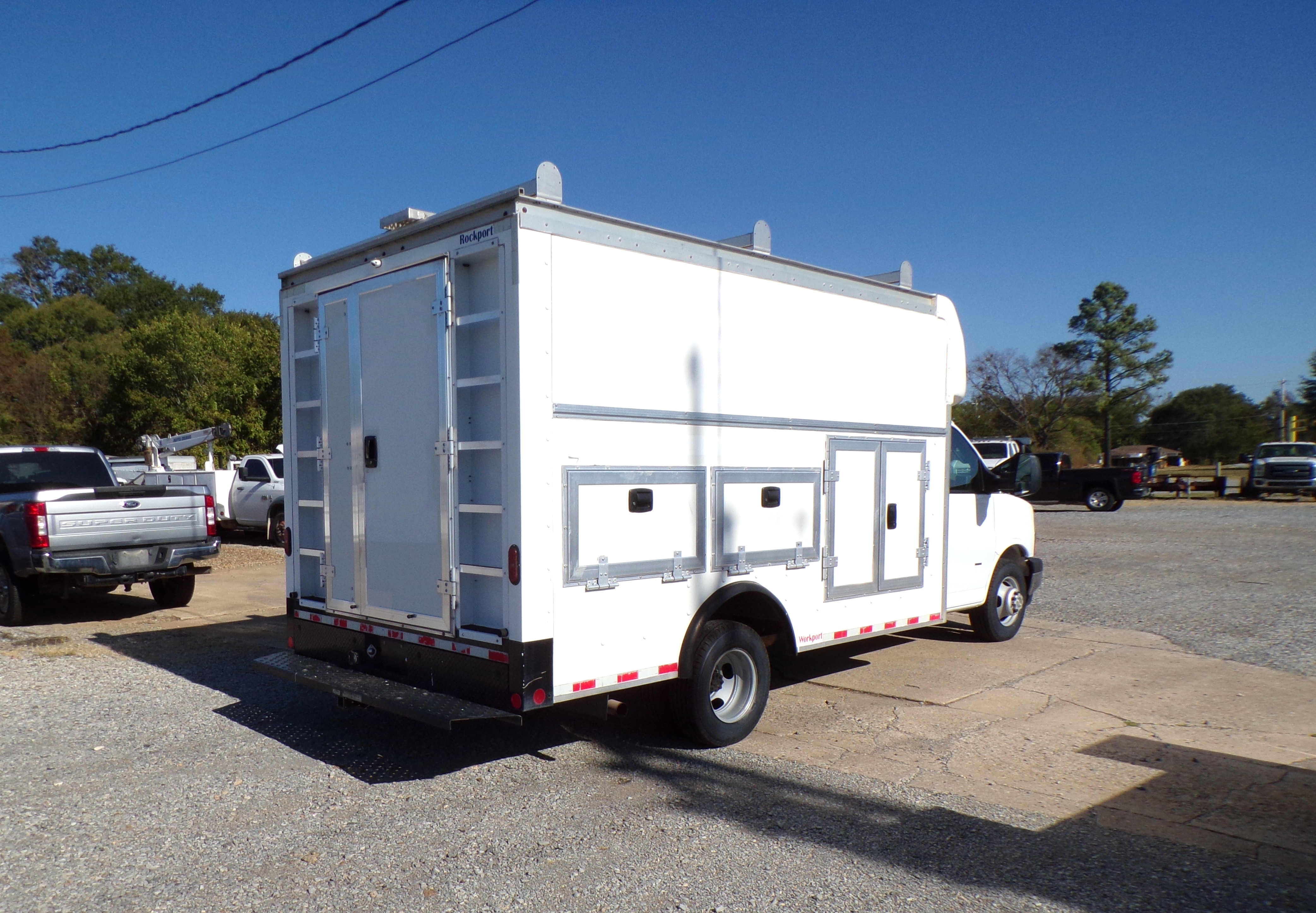 Used 2020 Chevrolet Express 3500 RWD image 5