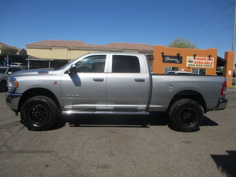 Used 2019 RAM 2500 4x4 Crew Cab Tradesman image 2