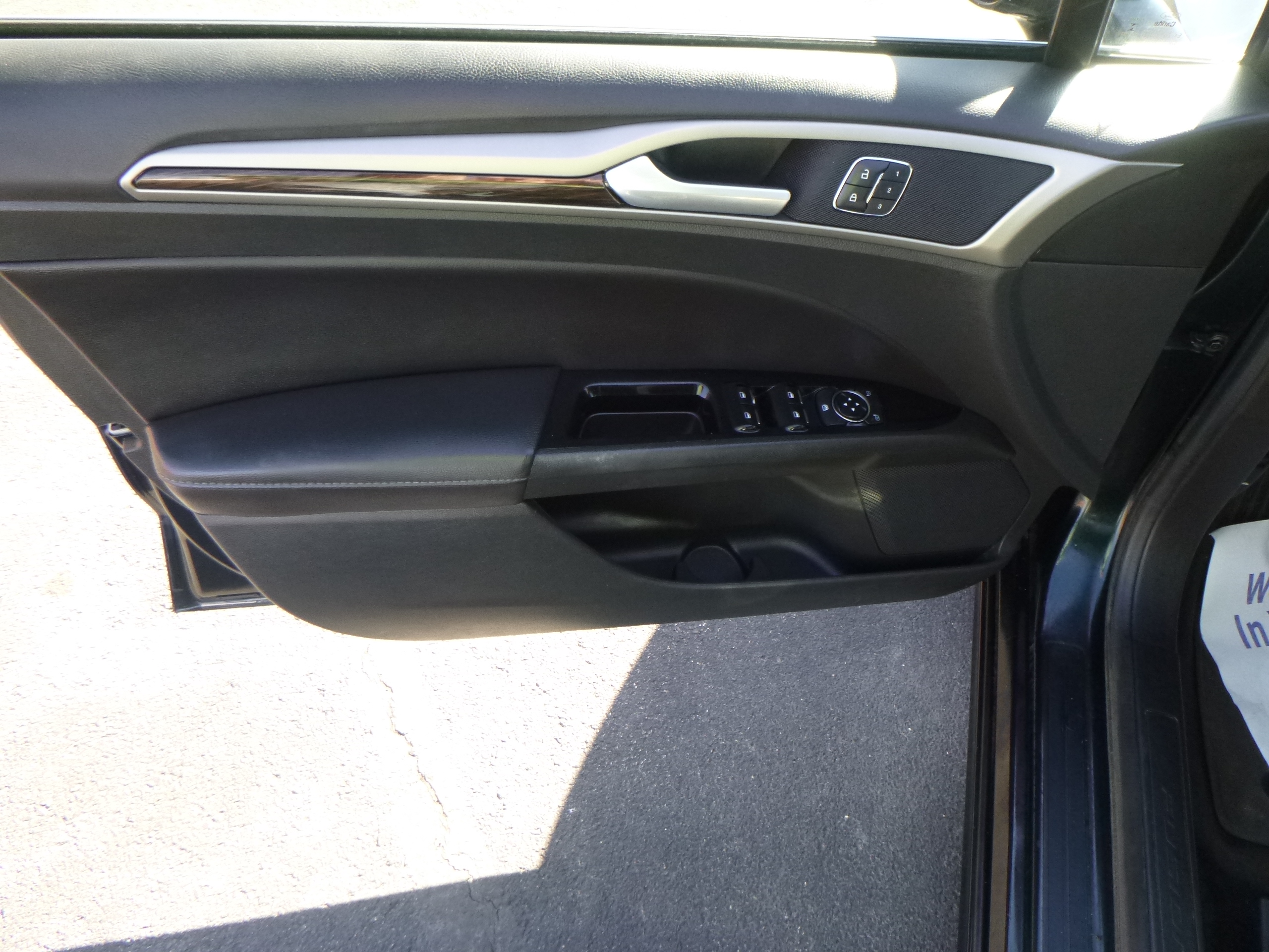 Used 2014 Ford Fusion SE FWD image 11