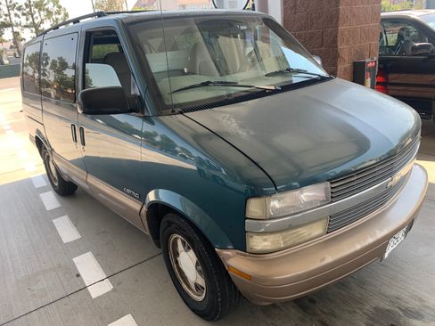 Used 2000 Chevrolet Astro image 4