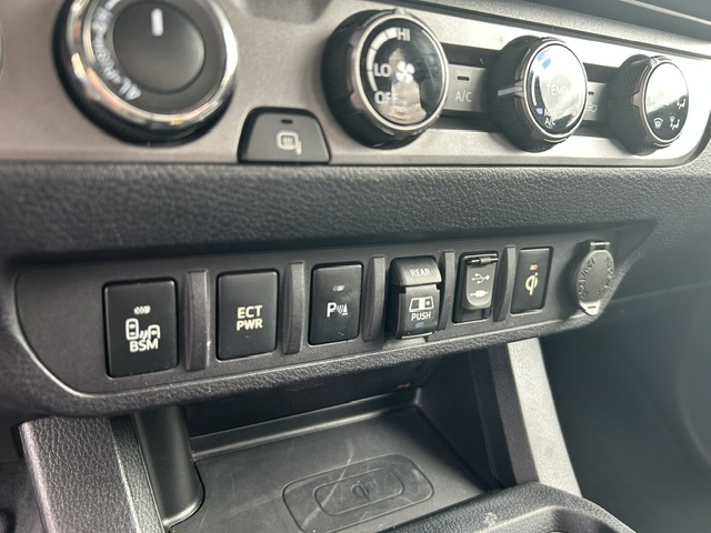 Used 2018 Toyota Tacoma 4x4 Double Cab image 17