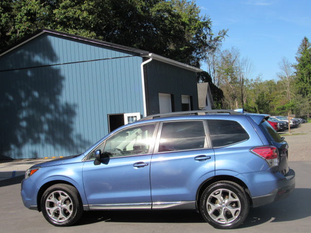 Used 2017 Subaru Forester 2.5i Touring AWD/4WD image 5