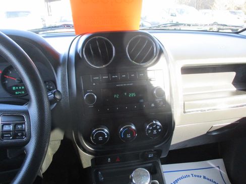 Used 2013 Jeep Patriot Sport image 32