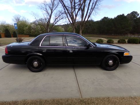 Used 2007 Ford Crown Victoria Police Interceptor image 5