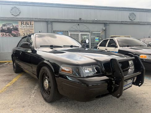 Used 2011 Ford Crown Victoria Police Interceptor RWD image 1