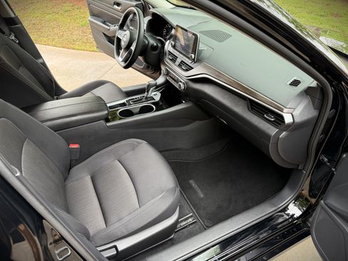 Used 2024 Nissan Altima 2.5 SV FWD image 5