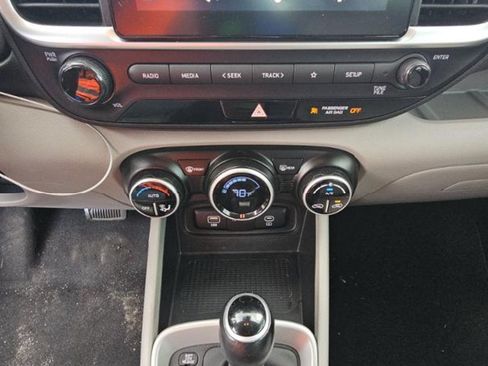 Used 2023 Hyundai Venue SEL FWD image 7