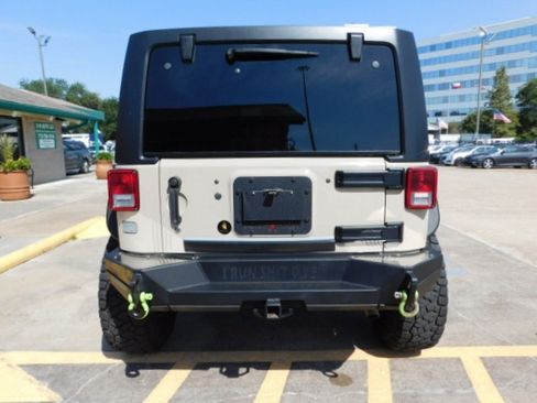 Used 2016 Jeep Wrangler 4WD Unlimited Sport image 6