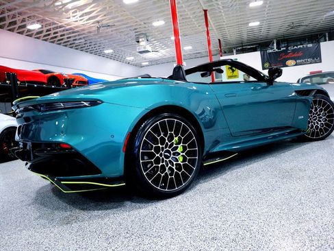 Used 2023 Aston Martin DBS image 17