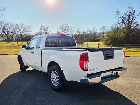 Used 2021 Nissan Frontier SV image 6
