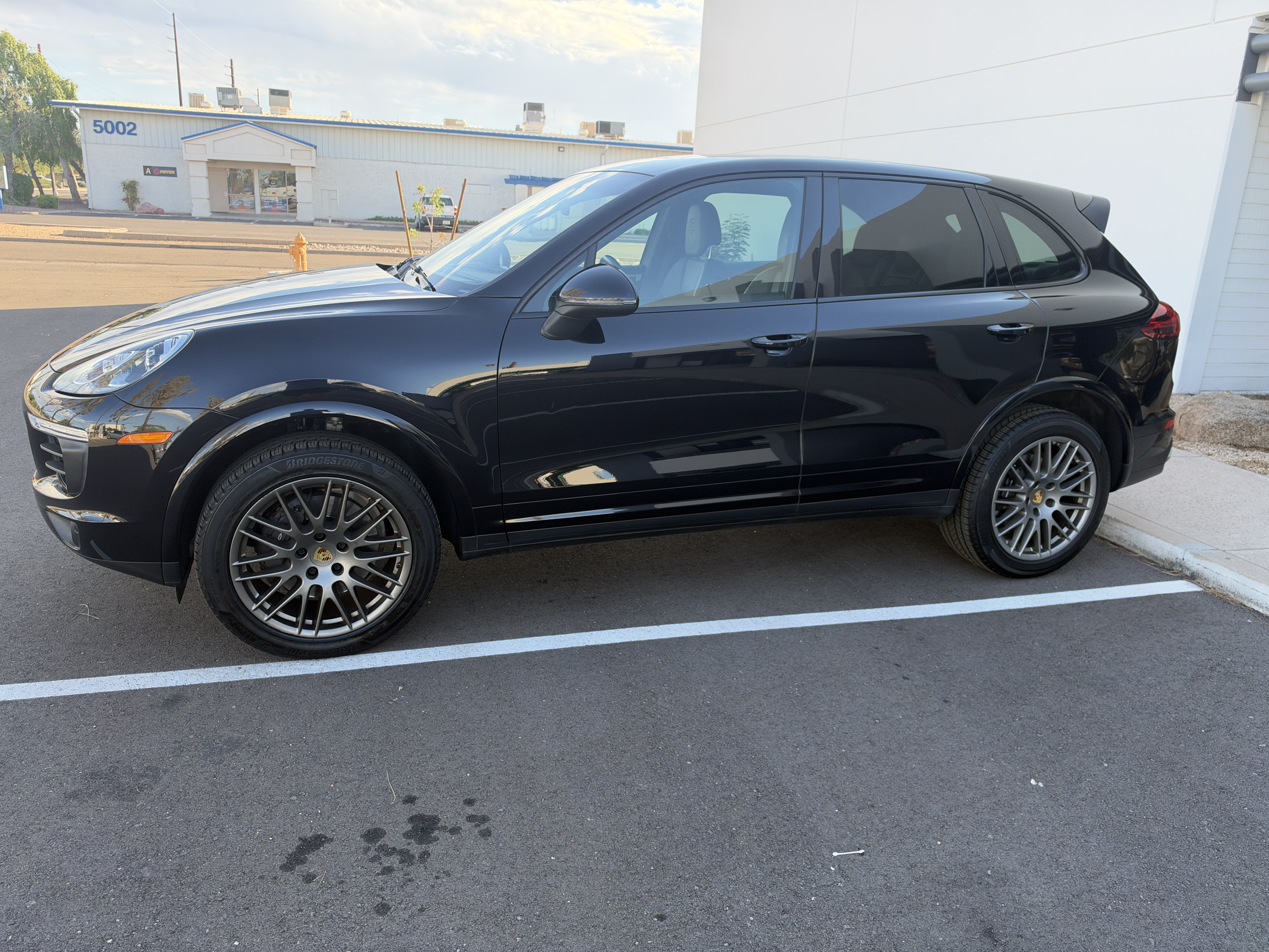 Used 2017 Porsche Cayenne Platinum Edition AWD/4WD image 2