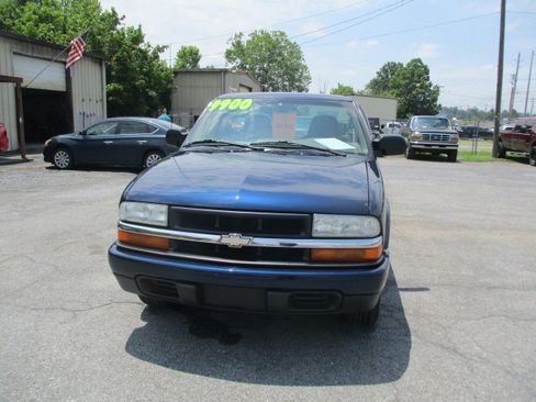 Used 2003 Chevrolet S10 Pickup 2WD Regular Cab image 3