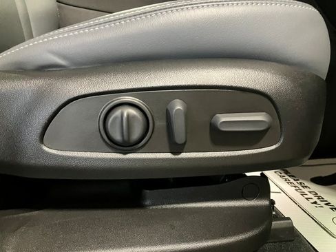 Used 2023 Buick Enclave Essence image 33