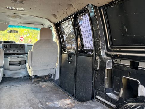 Used 2009 Ford E-150 and Econoline 150 UNAVAIL RWD image 14