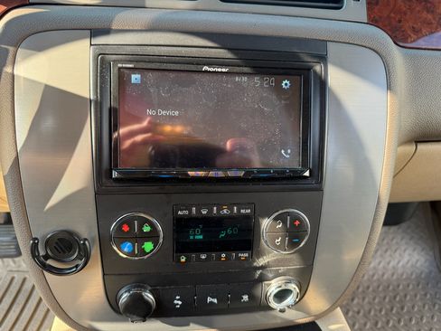 Used 2011 GMC Yukon XL SLT image 20