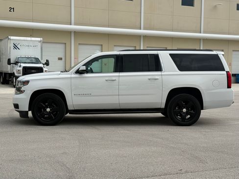 Used 2015 Chevrolet Suburban LS RWD image 2