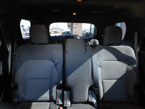 Used 2017 Ford Explorer XLT image 23