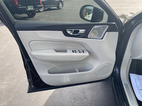 Used 2018 Volvo XC60 T8 Inscription image 13