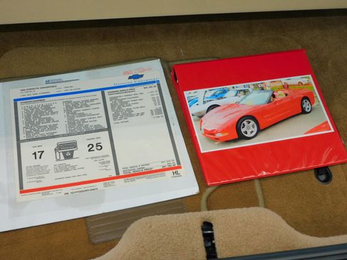 Used 1998 Chevrolet Corvette Stingray Convertible w/1LT image 3