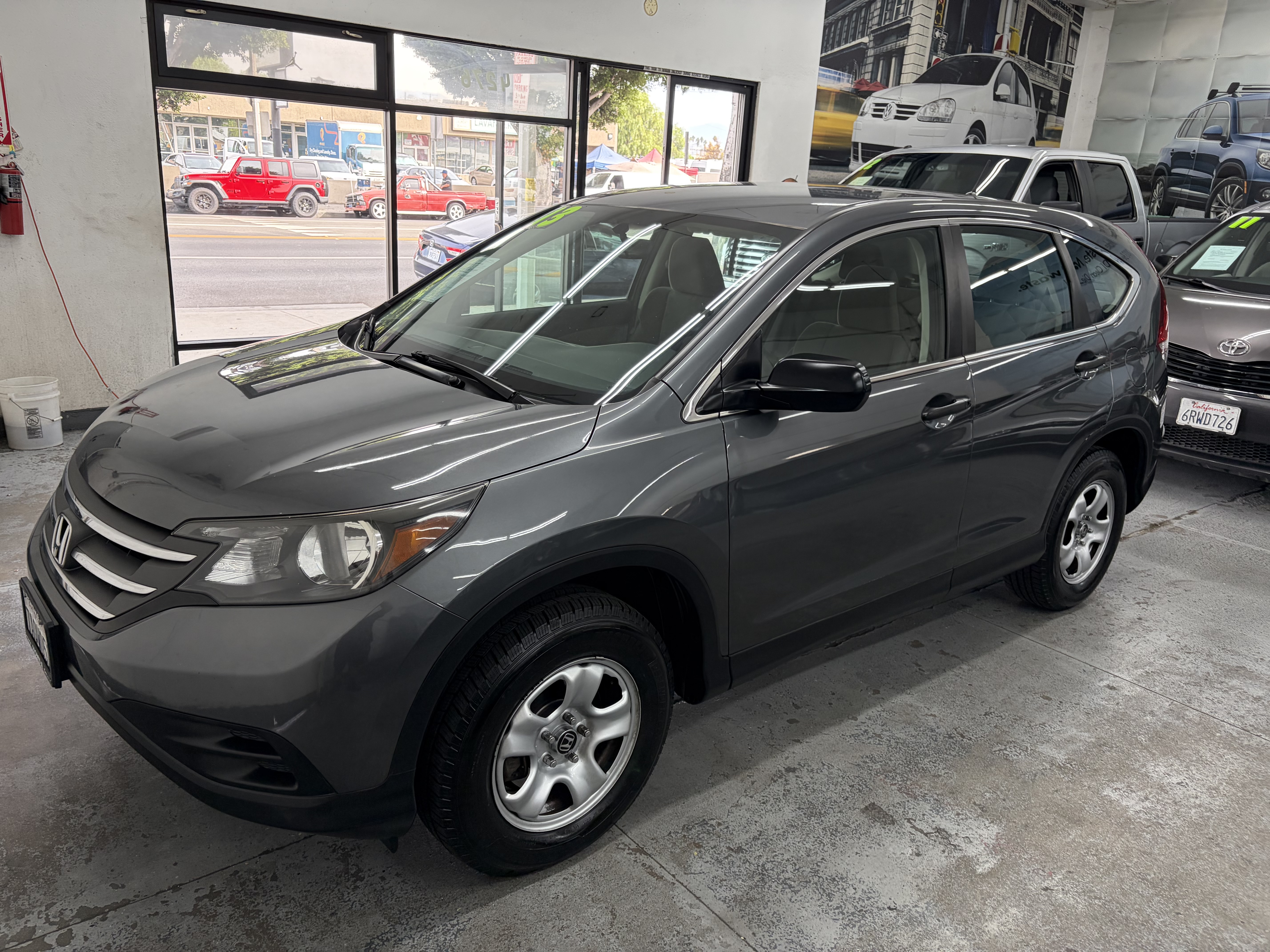 Used 2013 Honda CR-V FWD LX image 2