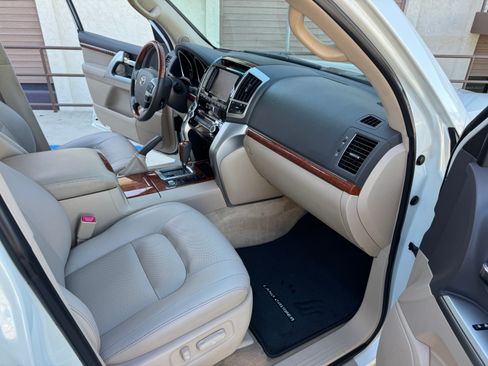 Used 2015 Toyota Land Cruiser image 33