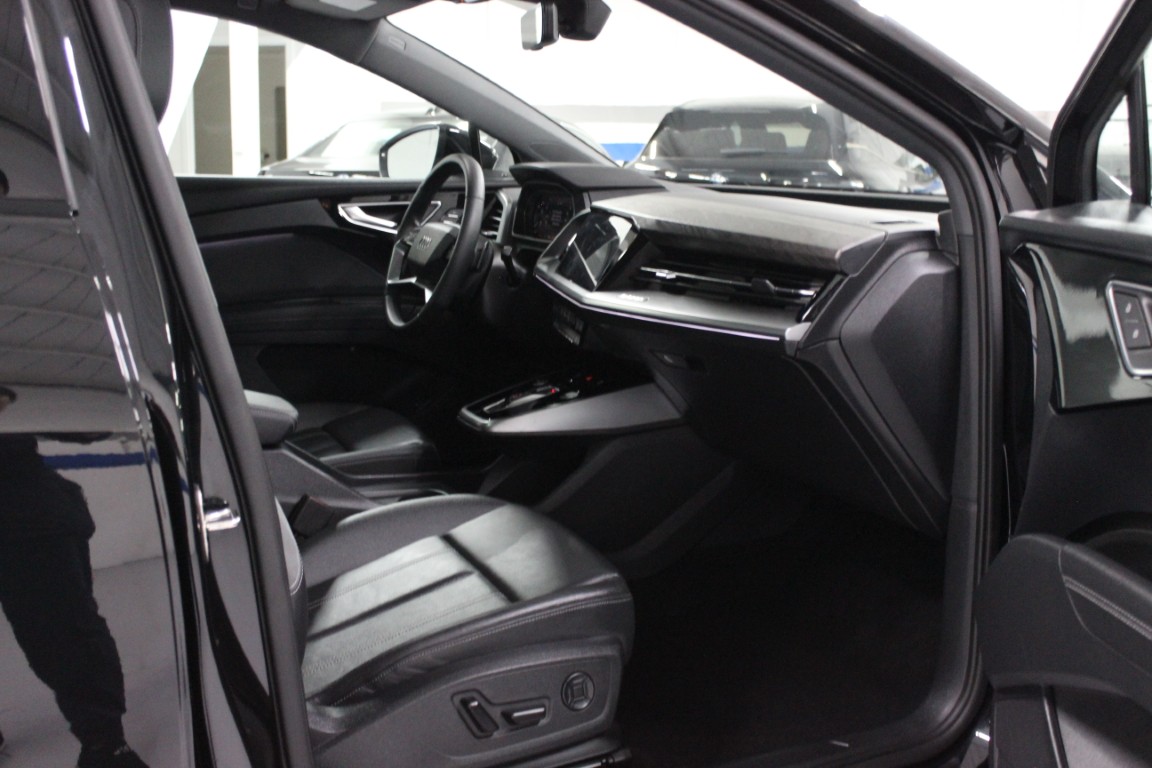 Used 2025 Audi Q4 e-tron Premium RWD image 39