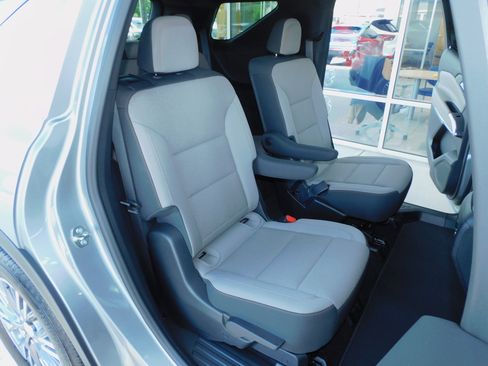 Used 2026 Chevrolet Traverse FWD LT image 22