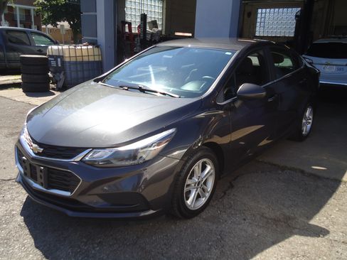 Used 2016 Chevrolet Cruze LT Sedan FWD image 2