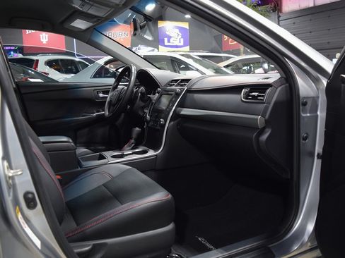 Used 2016 Toyota Camry SE image 19