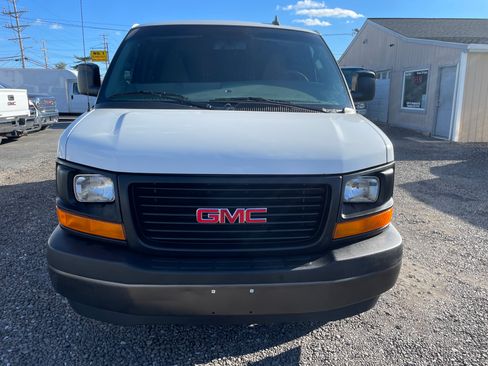Used 2017 GMC Savana 3500 image 2