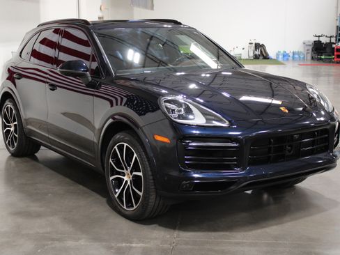 Used 2022 Porsche Cayenne Platinum Edition AWD/4WD image 2