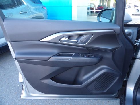 New 2026 Chevrolet Equinox EV LT image 17