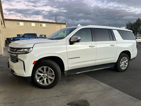 Used 2023 Chevrolet Suburban Premier image 1