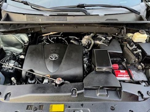 Used 2017 Toyota Highlander XLE image 18