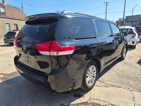 Used 2011 Toyota Sienna XLE image 4
