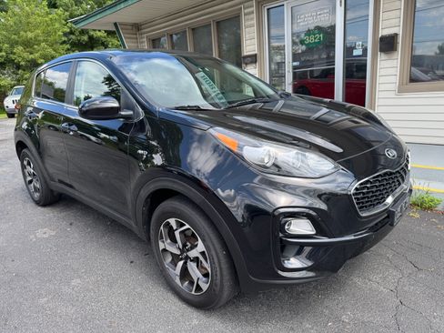 Used 2020 Kia Sportage LX image 2