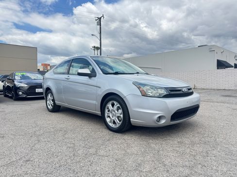 Used 2009 Ford Focus SE Coupe FWD image 11