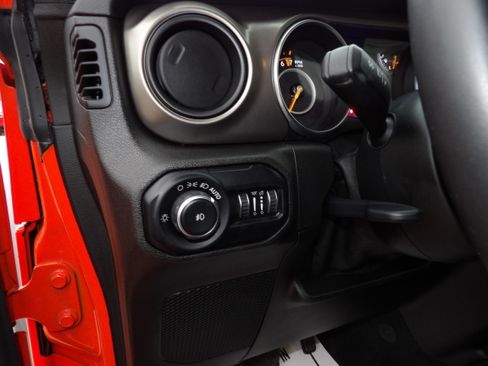 Used 2019 Jeep Wrangler Unlimited Sport image 7