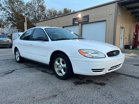 Used 2005 Ford Taurus SE image 7