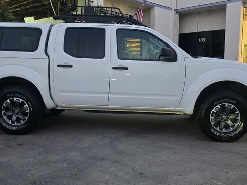 Used 2016 Nissan Frontier SV image 5