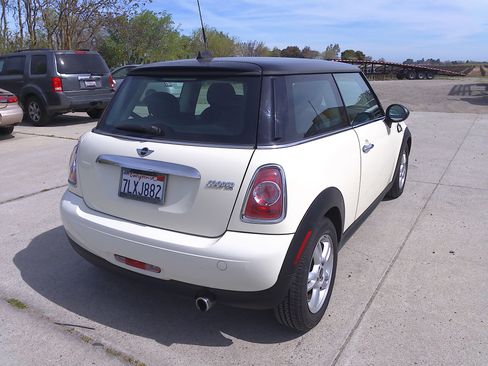 Used 2011 MINI Cooper image 4