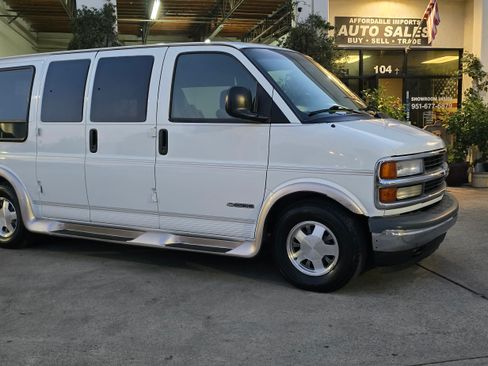 Used 1999 Chevrolet Express 1500 image 3