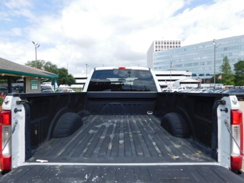 Used 2019 Ford F350 image 7