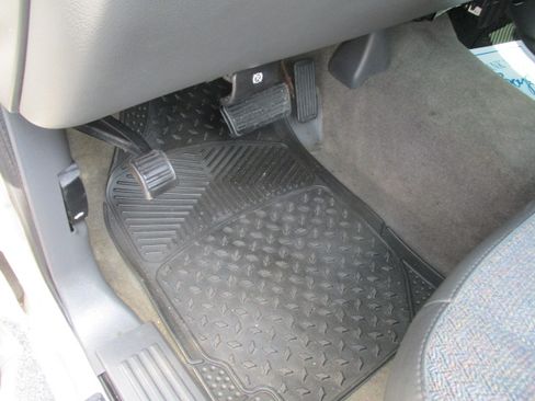 Used 2005 Chevrolet Silverado 1500 2WD Regular Cab image 18