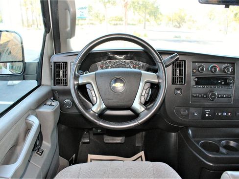 Used 2019 Chevrolet Express 3500 LT image 27
