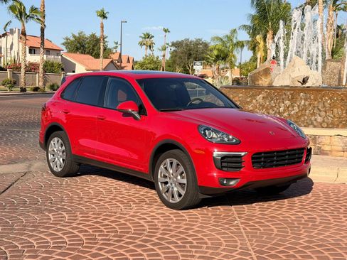 Used 2016 Porsche Cayenne AWD/4WD image 4