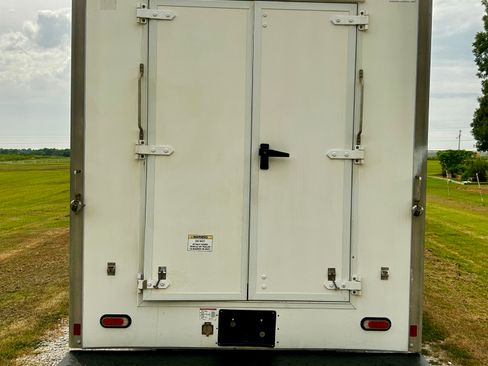Used 2021 Ford Transit 350 DRW RWD image 4