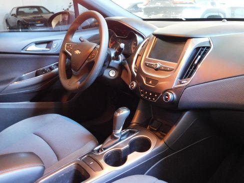 Used 2016 Chevrolet Cruze LT image 16