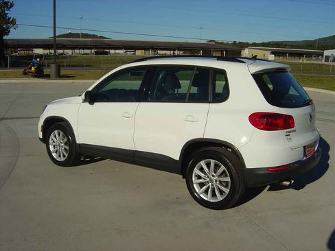 Used 2017 Volkswagen Tiguan 2.0T image 2