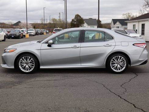 Used 2020 Toyota Camry XLE image 5